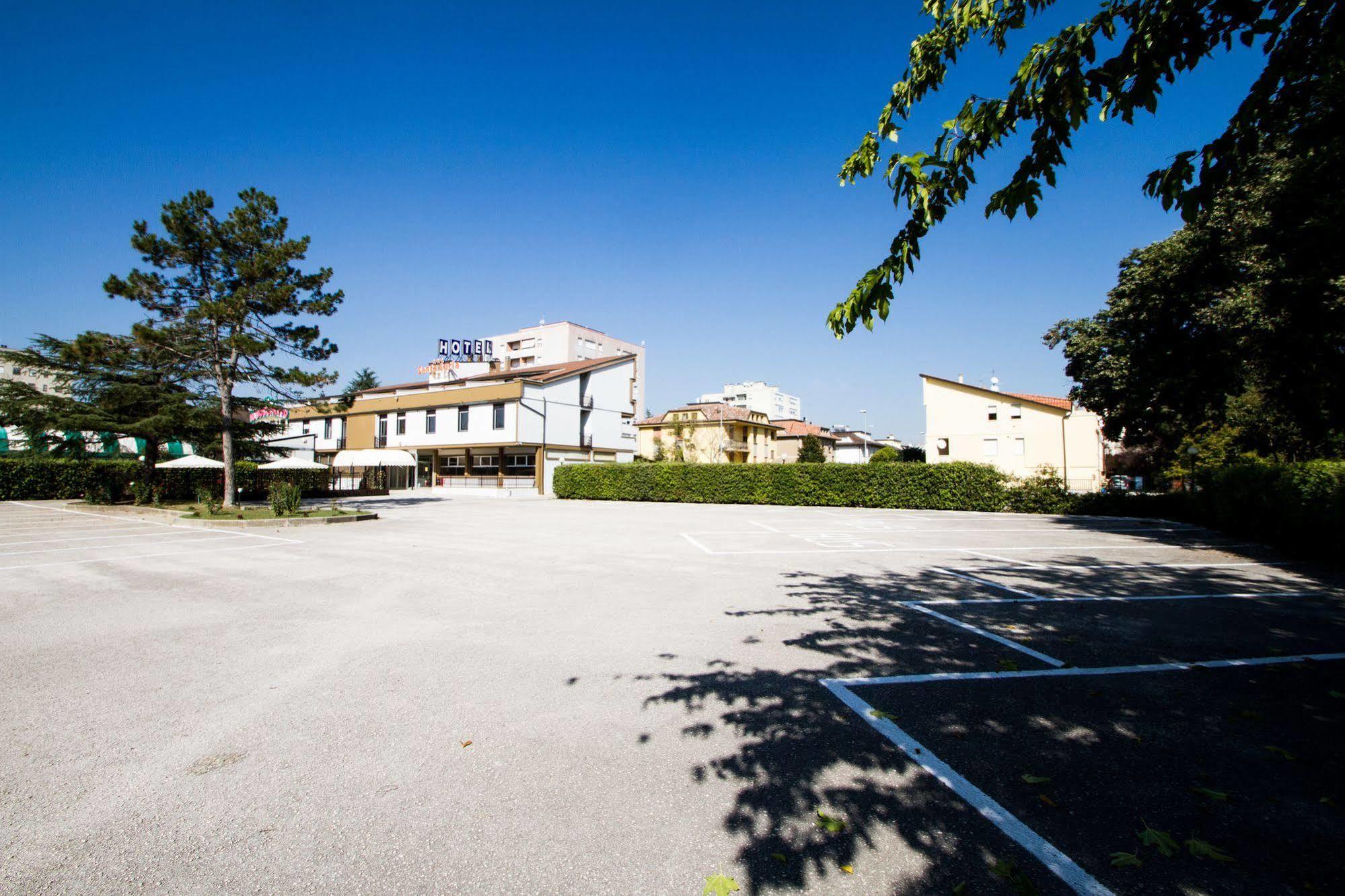 Hotel Santa Lucia 巴斯蒂亚乌姆布拉 外观 照片