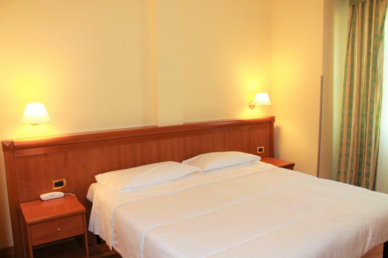Hotel Santa Lucia 巴斯蒂亚乌姆布拉 外观 照片