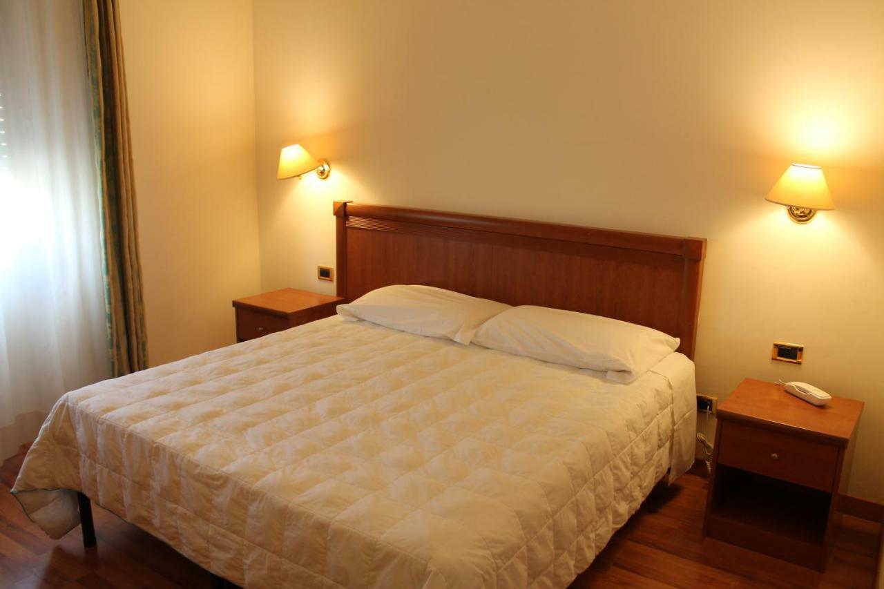 Hotel Santa Lucia 巴斯蒂亚乌姆布拉 外观 照片